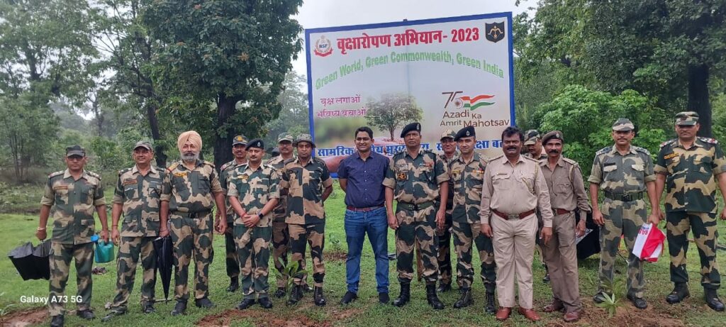 BSF jawans planted saplings in Bhanupratappur