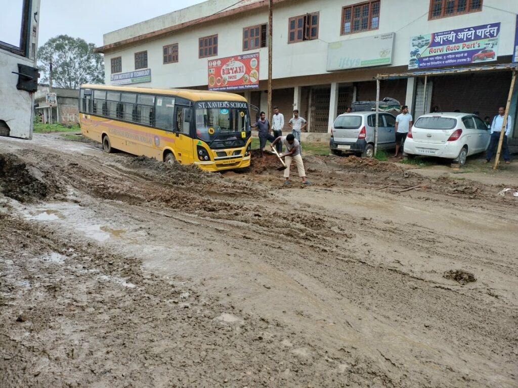 NH 43 road dilapidated in Pathalgaon