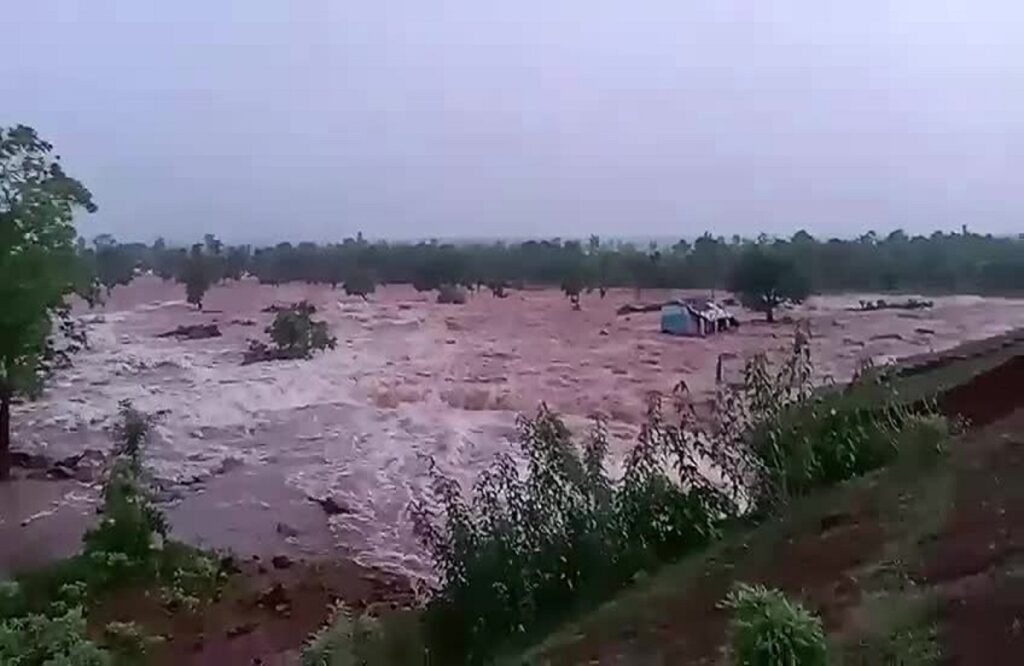 Two villages submerged in water due to bursting of Pauri reservoir in Tendukheda