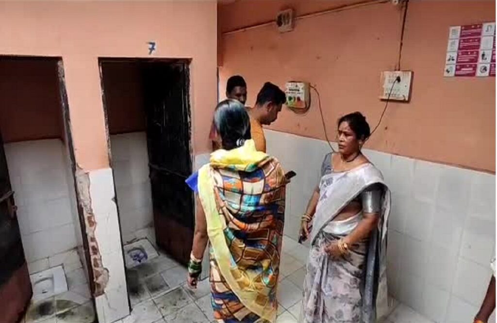 Unidentified thieves stole cash and jewelry from BJP corporator's house