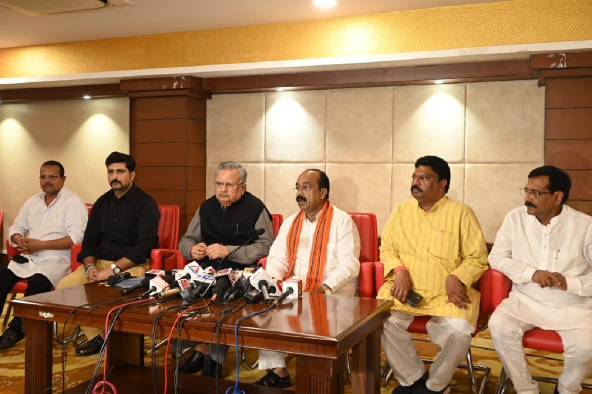 रायपुर: आभार जताने दिल्ली रवाना हुए पूर्व CM डॉ रमन सिंह , केंद्रीय मंत्री अर्जुन मुंडा से करेंगे भेंट..