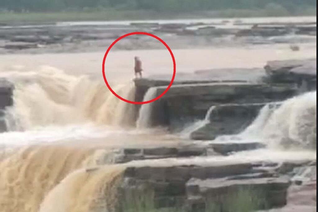 Chitrakoot Waterfall Attemp To Suicide