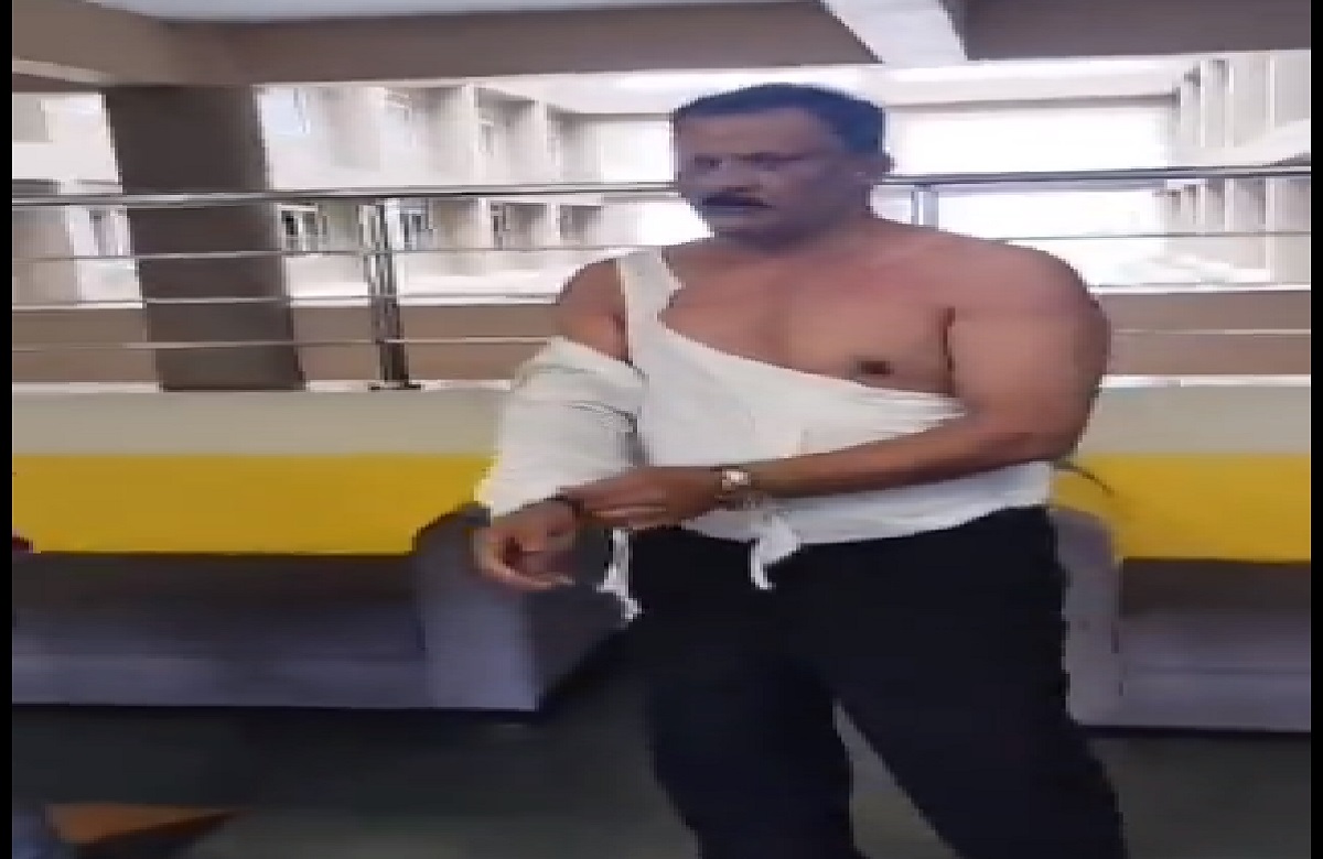 डी वाई पाटिल स्कूल में बच्चों से करवाते थे ईसाई धर्म की प्रार्थना, बजरंग दल के कार्यकर्ताओं ने कर दी प्रिंसिपल की पिटाई, वीडियो हुआ वायरल