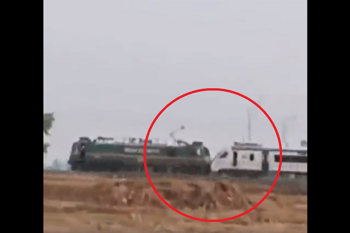 Video: वन्दे भारत एक्सप्रेस को खींच रहा ट्रेन का इंजन, कांग्रेस ने लिखा ‘9 साल के झूठ को खींचकर ले जाता 70 सालों का इतिहास’