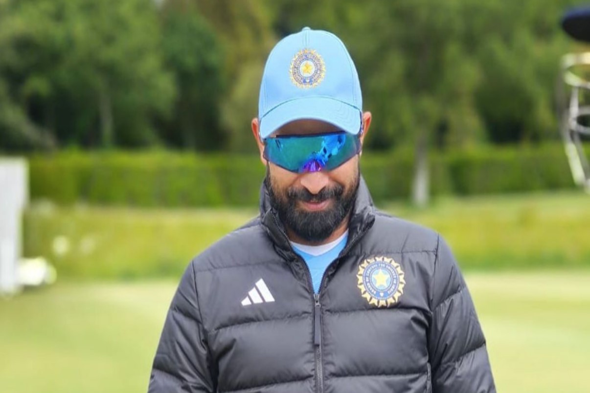 Team India का दिग्गज खिलाड़ी बगीचे में आम तोड़ते रह गया, पत्नी किसी और शख्स के साथ ले गई गुठलियों के दाम, वीडियो वायरल