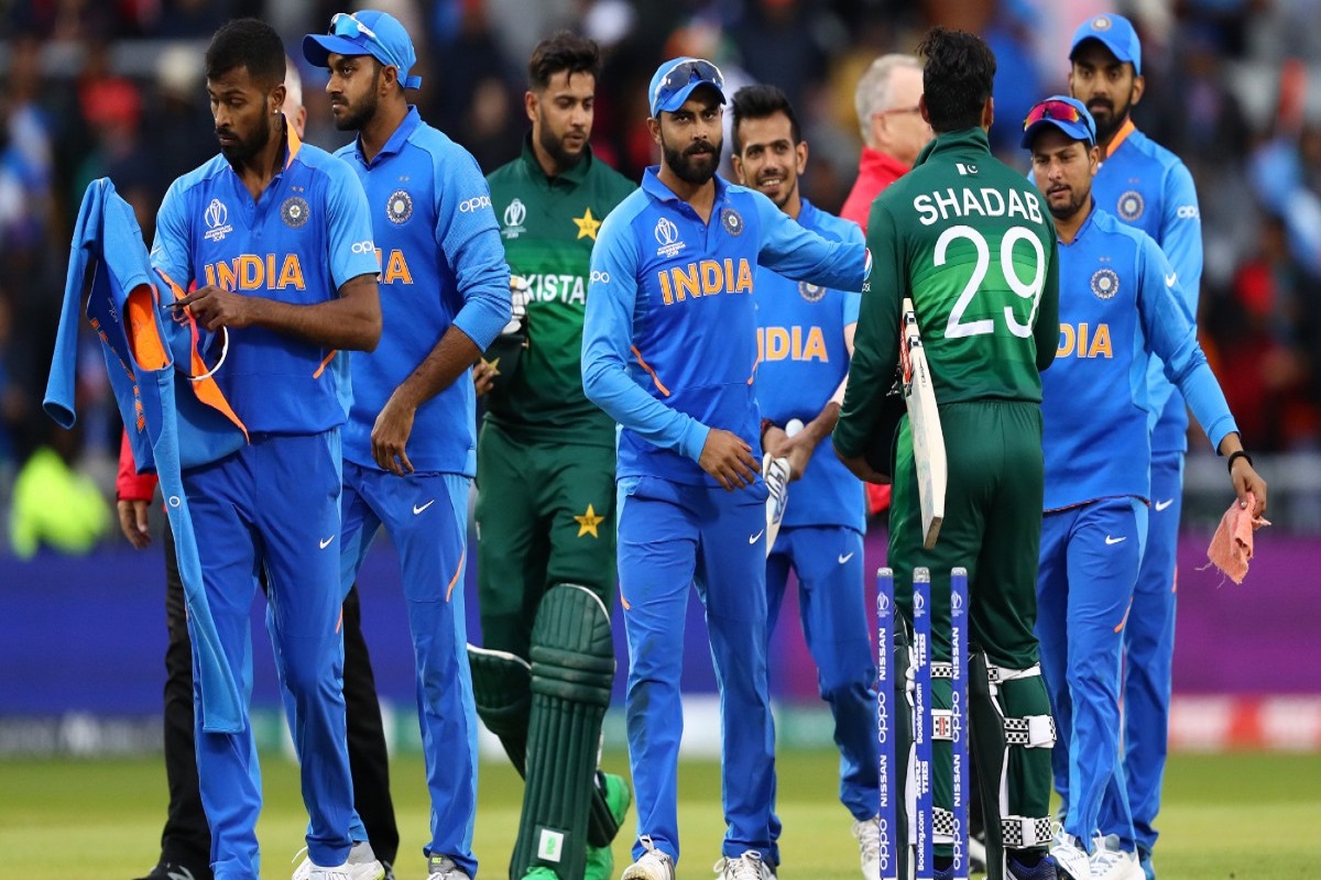 IND vs PAK Match: होटलों में नहीं मिल रही जगह तो अस्पतालों में बिस्तर बुक करा रहे हैं क्रिकेट फैंस, बना रहे ये अनोखा बहाना.. 