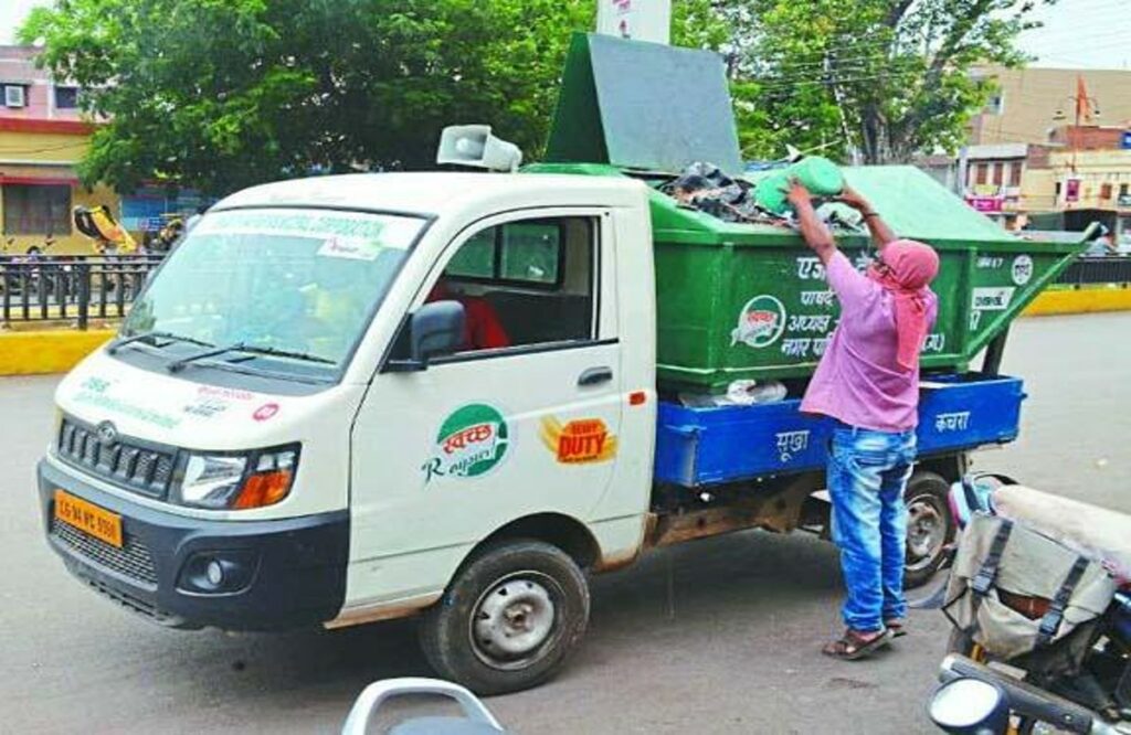 Kachra gaadi employees strike