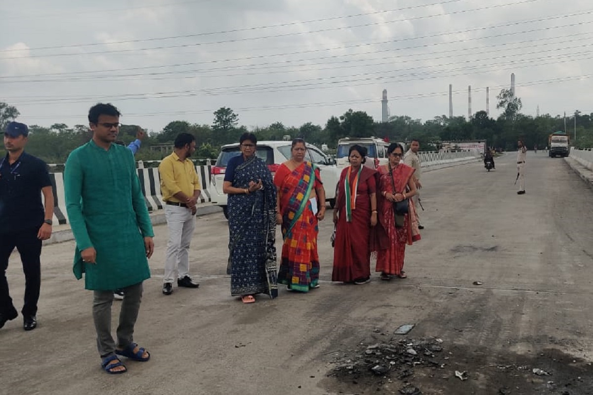 कोरबा: घटनास्थल पर पहुंची सांसद, प्रकट की संवेदना, कार-ट्रेलर की टक्कर में हुई है तीन युवाओं की मौत