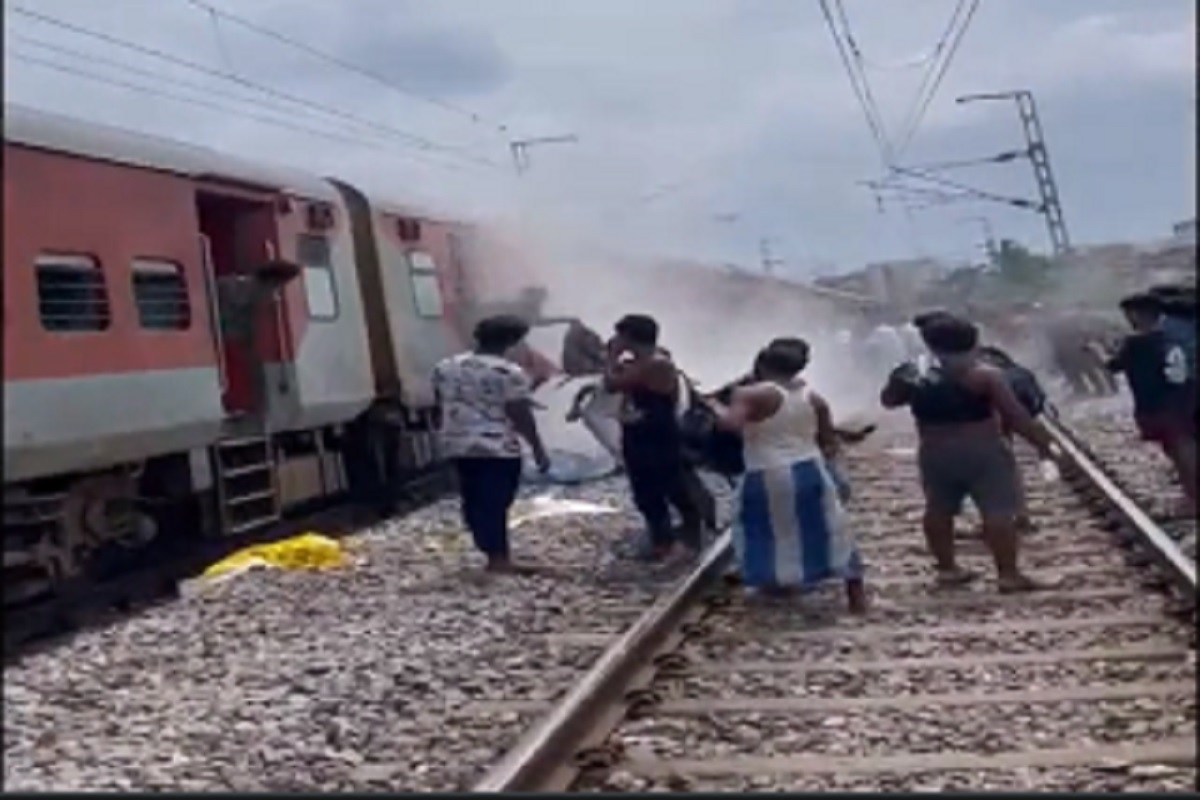 ओडिशा में फिर एक पैसेंजर ट्रेन हादसे का शिकार, सवारियों में मची अफरा-तफरी, रेलवे ने दिए जांच के आदेश..