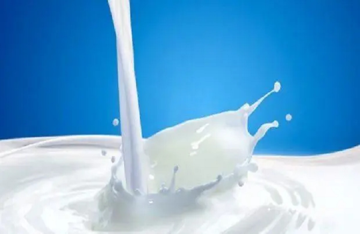 महंगाई के बीच एक और बड़ा झटका, 3 रुपये लीटर महंगा हुआ दूध, इस दिन से लागू होगी नई कीमत