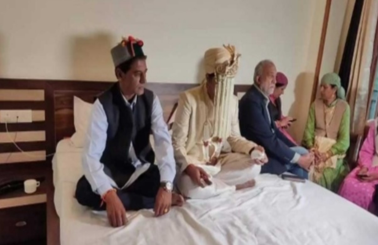 दूल्हा-दुल्हन को वीडियो कॉल पर रचानी पड़ी शादी, मामा-फूफा नहीं बल्कि प्रकृति की नाराजगी पड़ी भारी