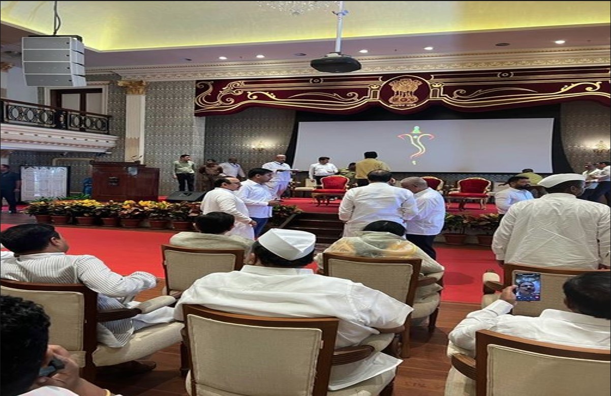 “इस गेम को बर्दाश्त नहीं करेगी जनता” महाराष्ट्र में सियासी उठापटक के बीच सांसद का बड़ा बयान