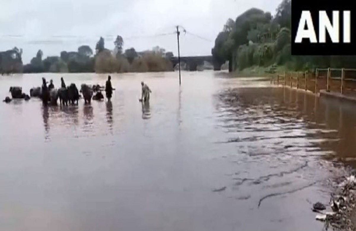 लगातार बारिश के बाद नदी के जलस्तर से बढ़ी परेशानी, बाढ़ की चपेट में आए 139 गांव