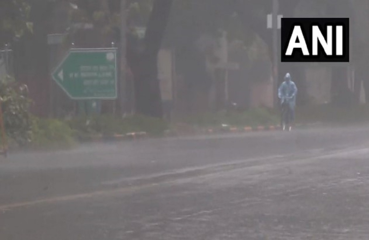 राजधानी में आफत की बारिश ने तोड़ा 20 साल का रिकॉर्ड, लोगों का जीवन हुआ अस्त-व्यस्त, घर से निकलने से पहले जान लें मौसम अपडेट