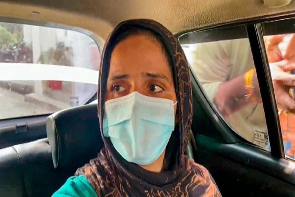 पाकिस्तानी गर्लफ्रेंड सीमा हैदर से होगी अब पूछताछ, UP एटीएस ने लिया हिरासत में, जाने किस आधार पर की गई गिरफ्तारी