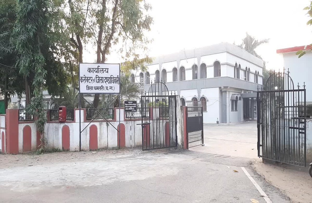 CG News: छत्तीसगढ़ के इस जिले में सालों से विषयवार शिक्षकों की कमी, बात सामने आने पर ऐसी दलील दे रहा शिक्षा विभाग