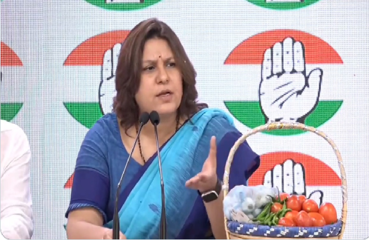 पीएम मोदी ने लोगों को नमक के लिए भी किया मजबूर, सब्जियों के बढ़ते दामों पर सुप्रिया श्रीनेत ने केंद्र सरकार को घेरा
