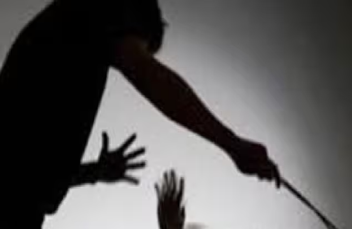 Singrauli News: प्राचार्य को नागवार गुजरी छात्र की ये बात, बेरहमी से की पीटाई, इतना मारा कि नाक और मुंह से निकलने लगा खून