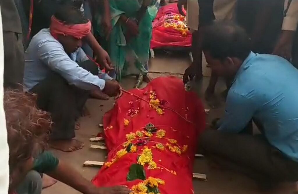 Two real sisters died due to snake bite in Vidisha's Dabra