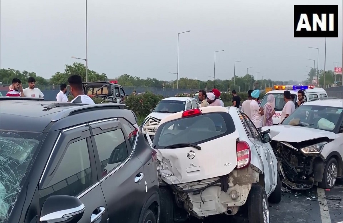 15 people injured road accident