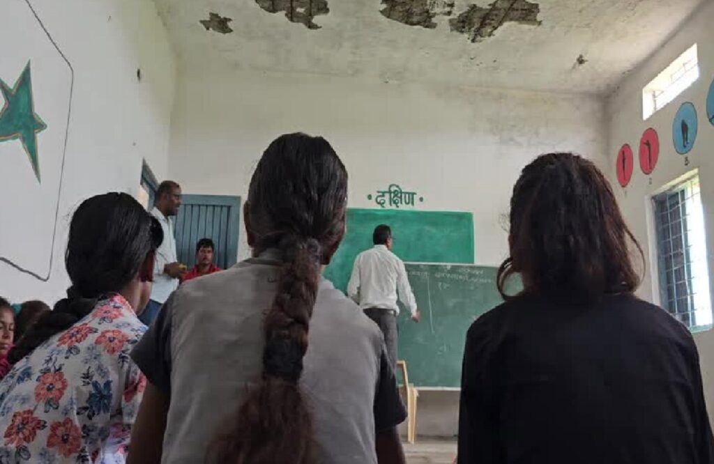 Children forced to study in dilapidated school walls in Agar-Malwa