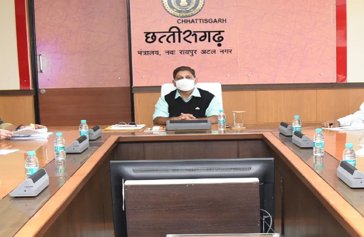 #raipurnakedprotest: नग्न प्रदर्शन के बाद एक्शन मोड में प्रशासन, आज मुख्य सचिव अमिताभ जैन लेंगे समीक्षा बैठक