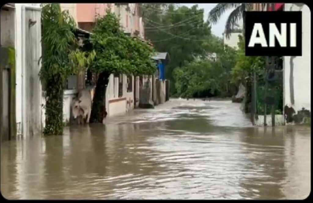 Heavy rains in Maharashtra Gujarat and UP