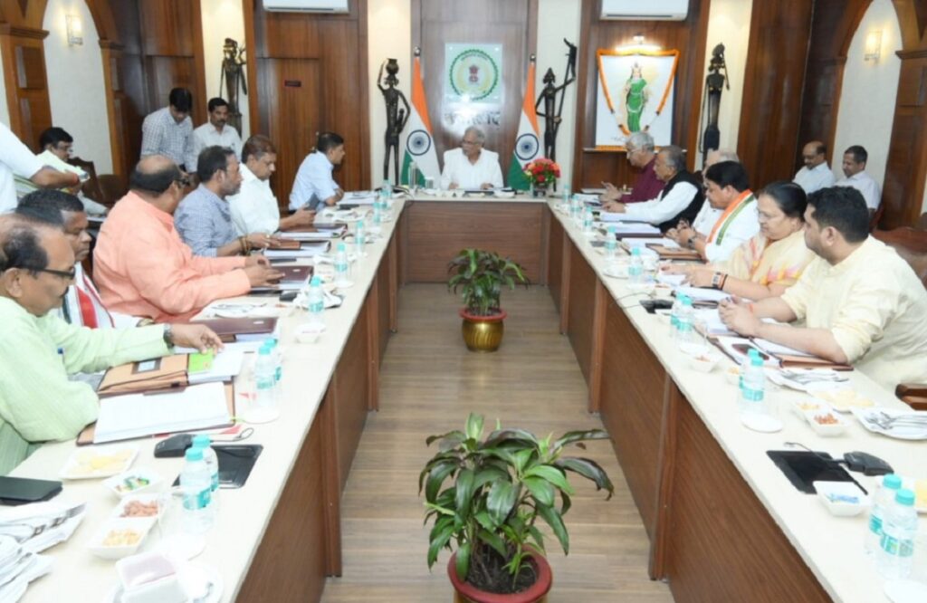 Bhupesh Cabinet Meeting Today : सरकारी कर्मचारियों को सीएम बघेल ने दी सौगात, 2014 बैच के कर्मचारियों की बल्ले-बल्ले...