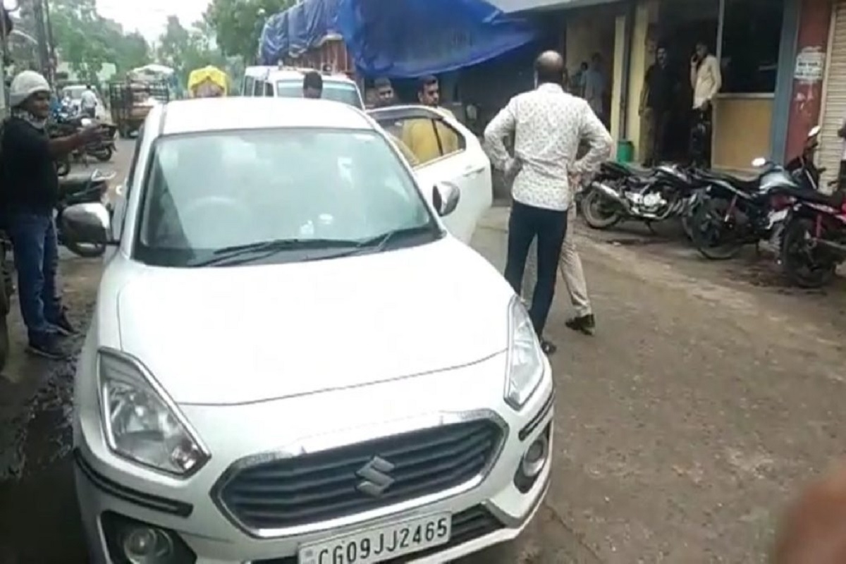 बिलासपुर: कार का शीशा तोड़कर उड़ा लिए 5 लाख रुपये नकद, दिनदहाड़े हुई वारदात से शहर भर में सनसनी