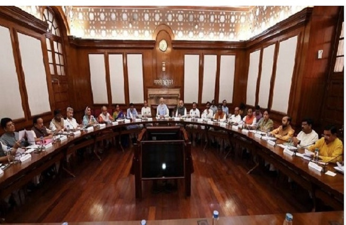 दिल्ली में अफसरों की पोस्टिंग-ट्रांसफर से जुड़े अध्यादेश को केंद्रीय कैबिनेट से मंजूरी, जल्द ही सदन में पेश करेगी केंद्र सरकार