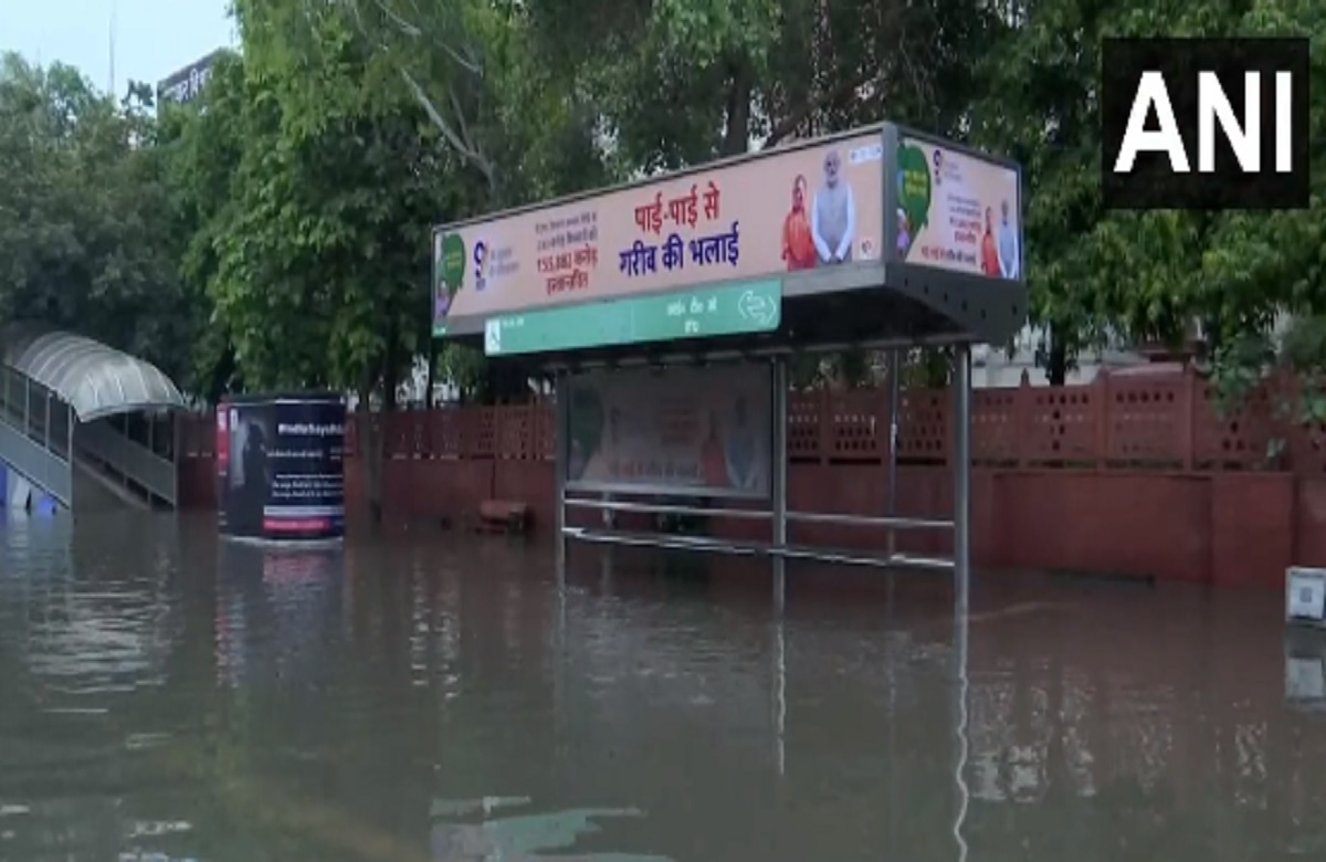 राजधानी में अभी भी बाढ़ का खतरा, लगातार बढ़ रहा यमुना का जलस्तर, कई इलाकों में घुसा पानी
