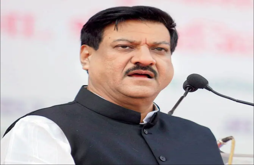 Threatening emails to former CM Prithviraj Chavan