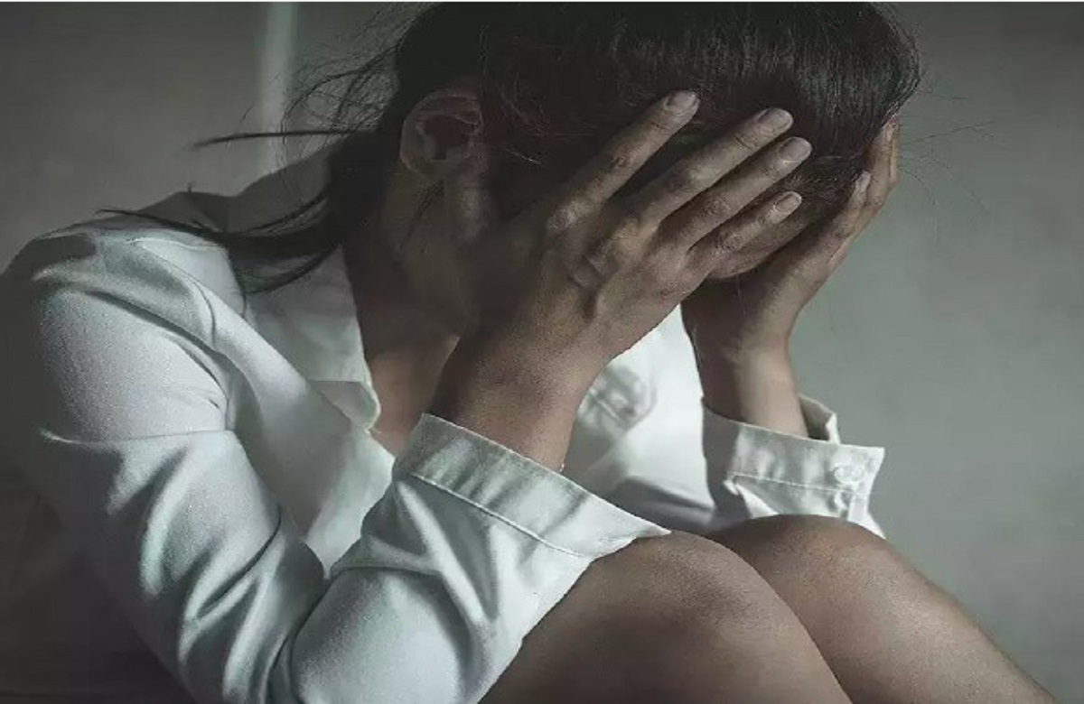 कर्ज नहीं चुका पा रहा था शख्स, साहूकार ने उसकी पत्नी से किया दुष्कर्म