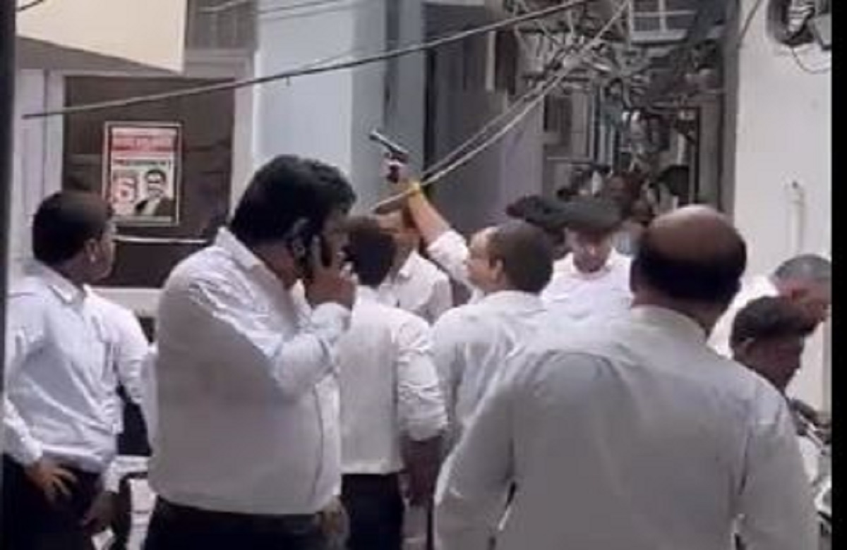 तीस हजारी कोर्ट परिसर में हुई गोलीबारी, वकीलों के बीच घमासान का वीडियो आया सामने