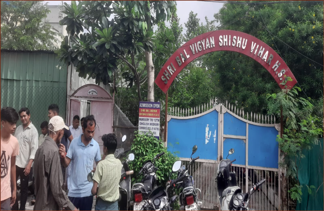 Indore News : स्कूल में तिलक लगाने को लेकर हुआ विवाद, प्रिंसिपल ने कहा-‘कलेक्टर जैसा कहेंगे वैसा करेंगे’, वीडियो वायरल