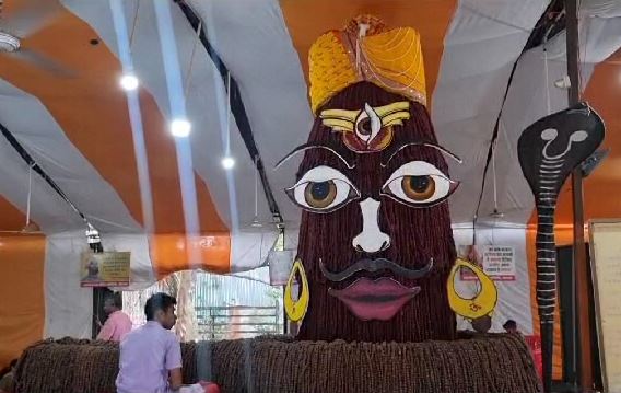 Khandwa News: साढ़े तीन लाख से ज्यादा रुद्राक्षों से बनाया शिवलिंग, 24 घंटे 59 दिनों तक अखंड ॐ नमः शिवाय जाप से होगा अभिमंत्रित