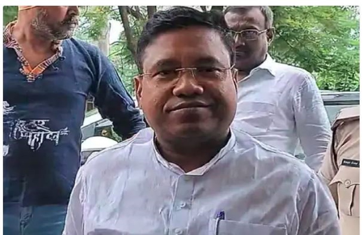 अब इस बड़े राज्य के सीएम की कुर्सी खतरे में! पूर्व सीएम के बेटे का बड़ा दावा