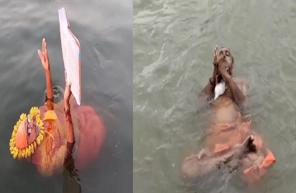 Devotee recited Sunderkand and Hanuman Chalisa in Narmada river