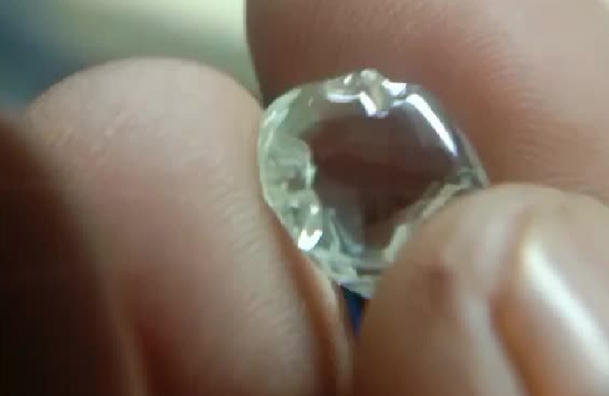 Panna News: रातों-रात चमकी दंपति की किस्मत, खदान से मिला बेशकीमती हीरा, कीमत करीब 35 लाख रुपए