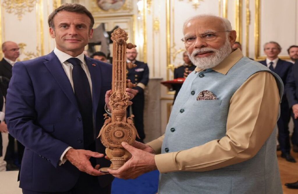 PM Modi gifts for France leaders