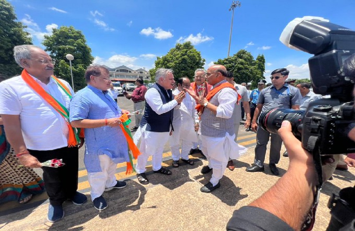 Rajnath Singh in CG : कांकेर पहुंचे रक्षामंत्री राजनाथ सिंह, कुछ ही देर में सभा को करेंगे संबोधित