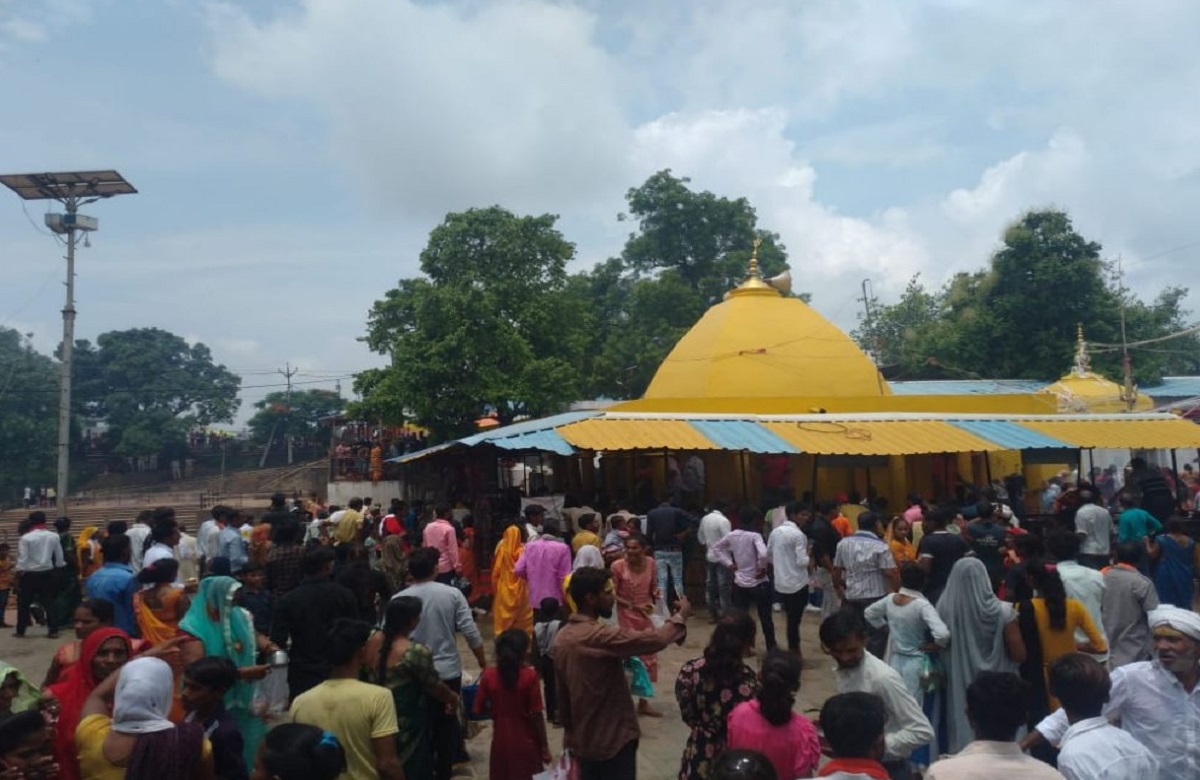 Rewa News: मंदिर परिसर में हुआ बड़ा हादसा, 35 से ज्यादा लोग हुए घायल, सूचना मिलते ही मौके पर पहुंची पुलिस