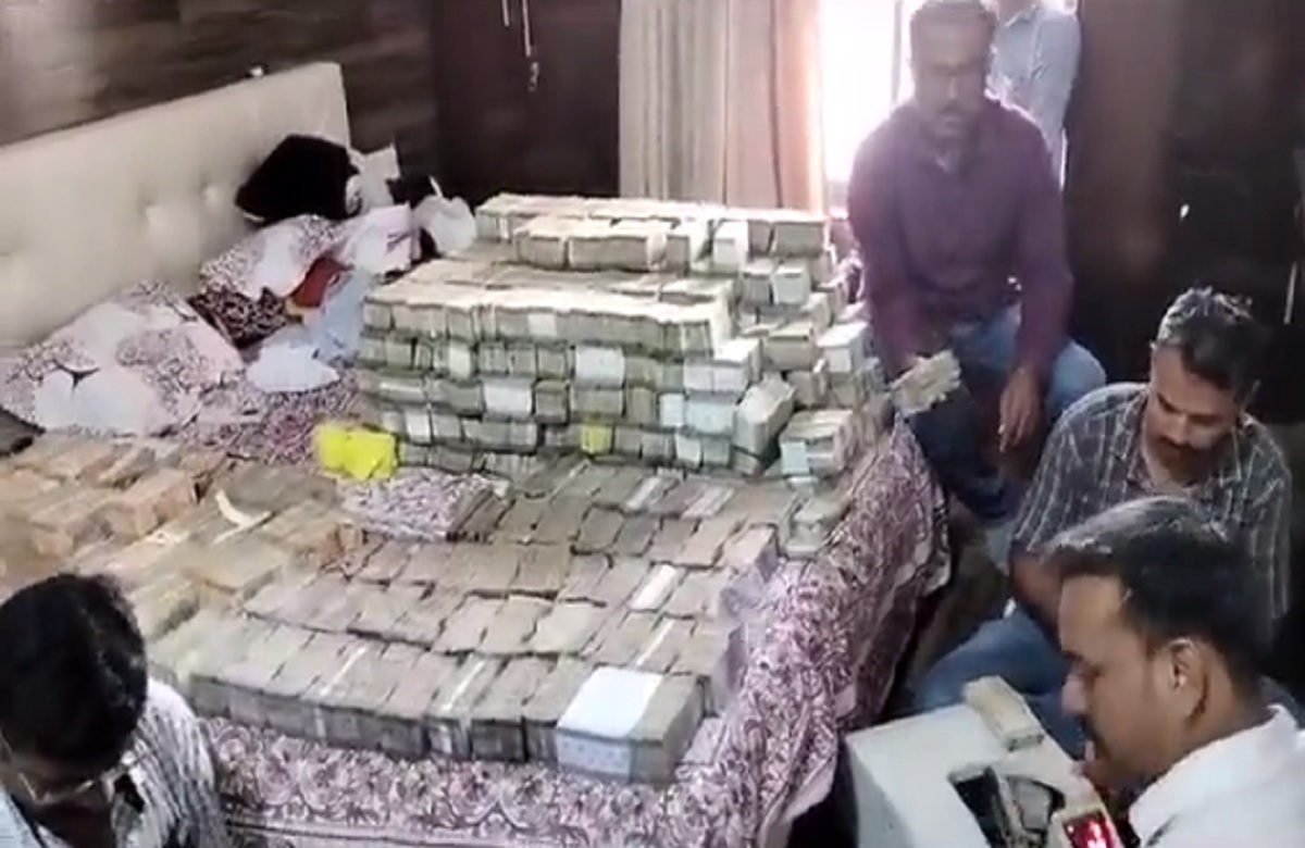 फटी रह गई पुलिस की आंखें, जब गेमिंग ऐप वाले के पास मिला इतने करोड़ रुपए, नोट गिनने मंगानी पड़ी मशीन