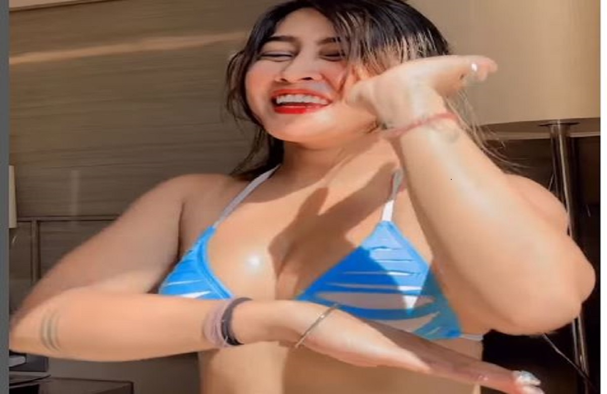 सोफिया अंसारी के बोल्ड फोटो शूट ने उड़ाए सबके होश, ब्लैक बिकनी में लूटा फैंस का दिल