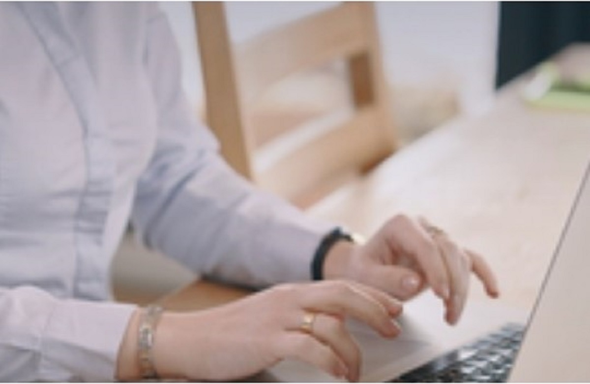 मैं बहुत ज्यादा गोरी हूं.. इसलिए कंपनी ने इंटरव्यू में रिजेक्ट किया, टीम में मतभेद होने का दिया हवाला