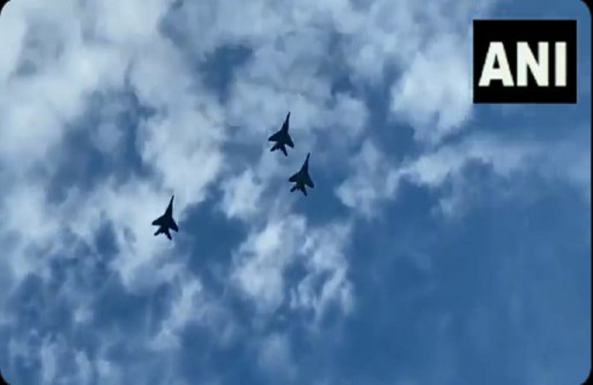 Kargil vijay diwas 2023: MIG-29 विमानों ने कारगिल युद्ध स्मारक के ऊपर से भरी उड़ान, ‘हट ऑफ रिमेंबरेंस’ संग्रहालय पहुंचे रक्षामंत्री