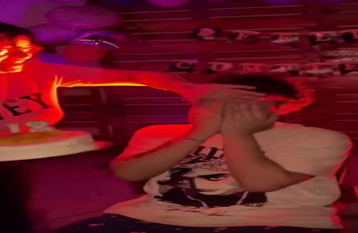 बेटे के 18वें जन्मदिन पर मां ने दिया ऐसा सरप्राइज की उड़ गए सभी के होश, महिला की हरकत देख लड़के ने बंद की आंखे