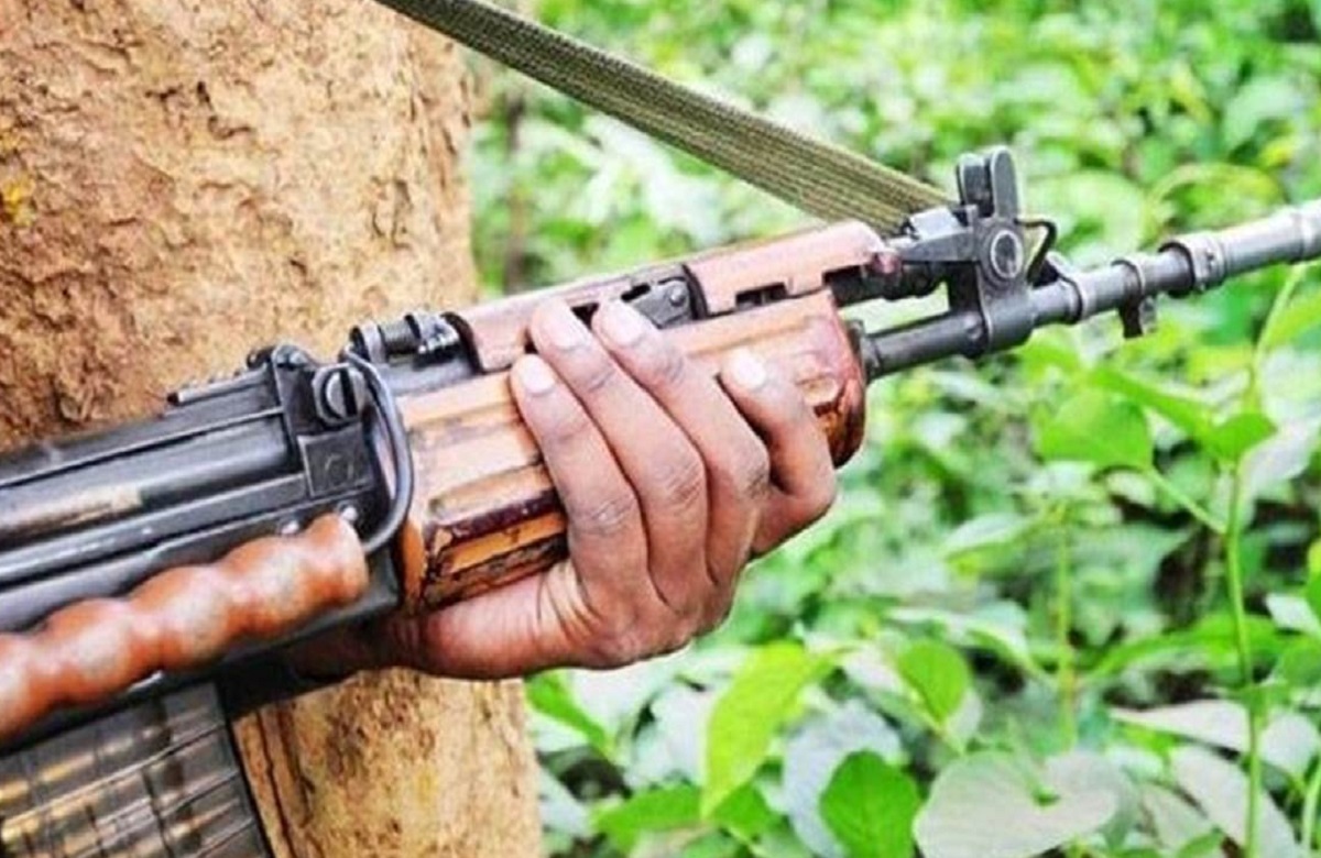 नक्सलियों ने जंगल में लगाए बैनर और पोस्टर, शहीदी सप्ताह मानने का किया आव्हान…