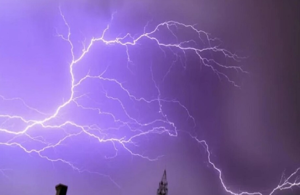 आकाशीय बिजली  ने ले ली 2 लोगों की जान, जानिए कैसे हुआ हादसा ?