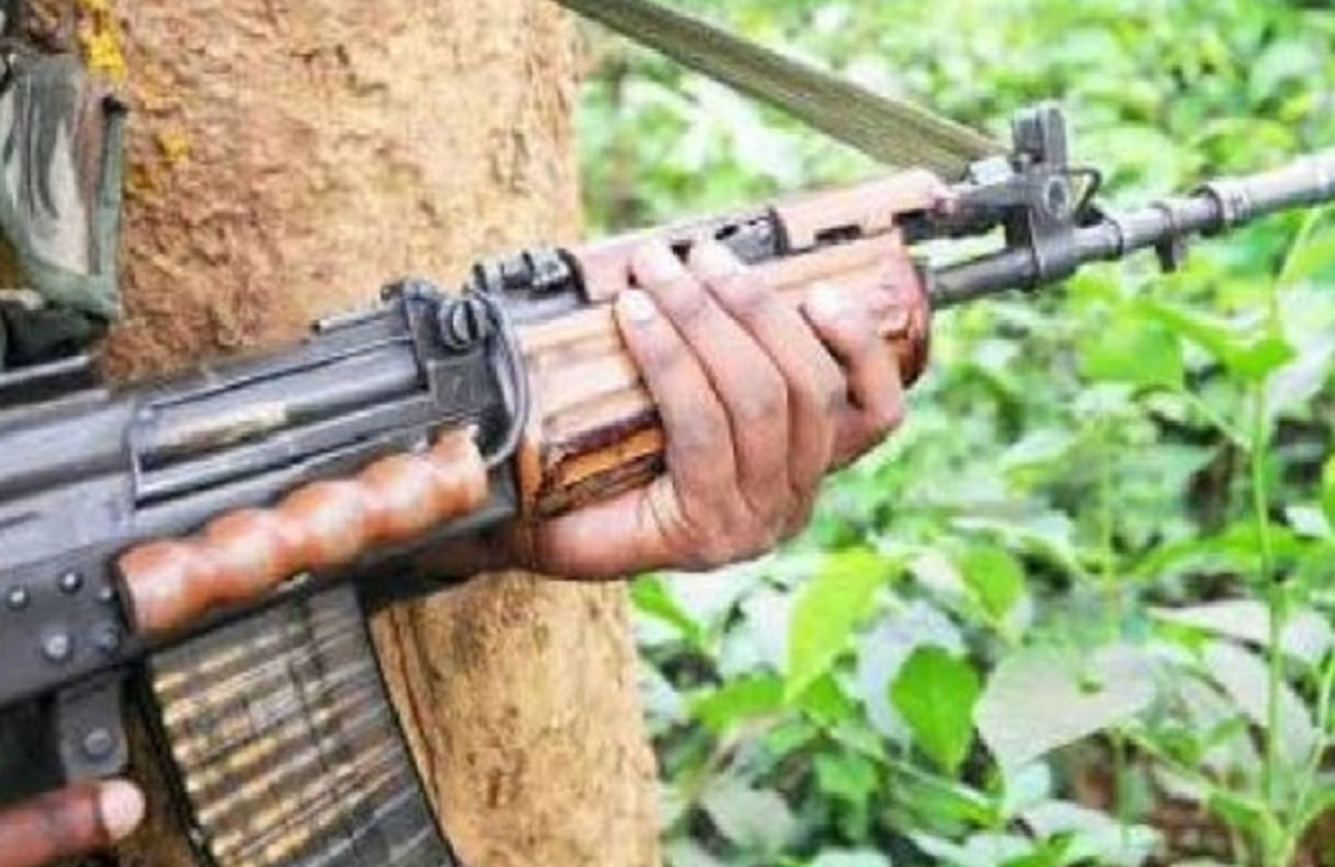 भोपालपटनम और चेरपल्ली के बीच नक्सली ने फेंके पर्चे, कही ये बात…